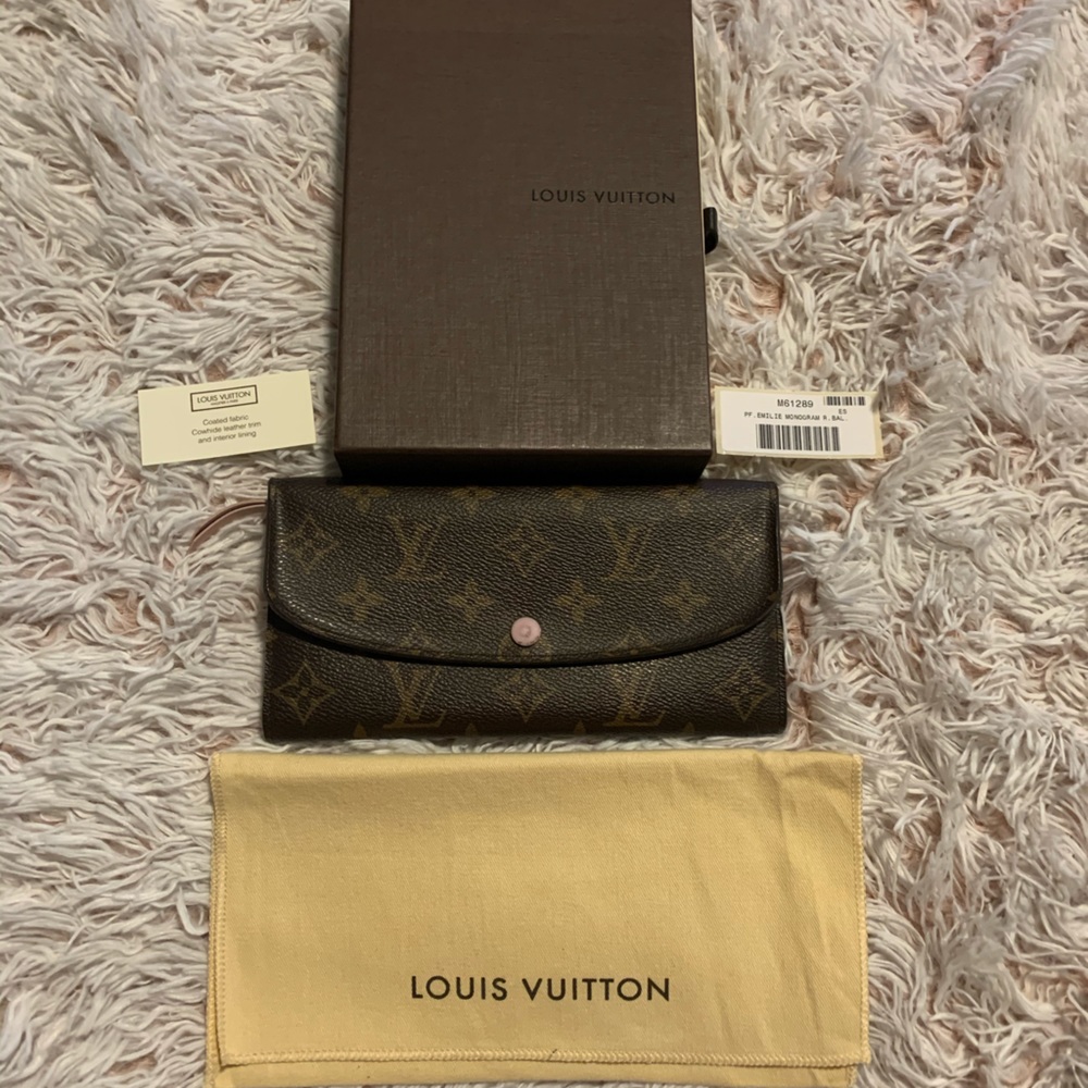 Louis Vuitton Monogram Emilie Wallet in Ballerine
